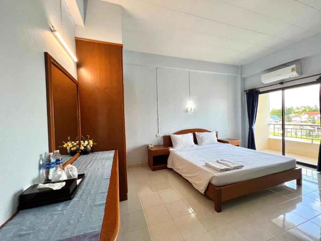 Ritzy House Hotel Chumphon Eksteriør billede